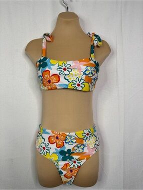 600. Retro Inspired Floral Two-Piece Swimsuit - Multicolor